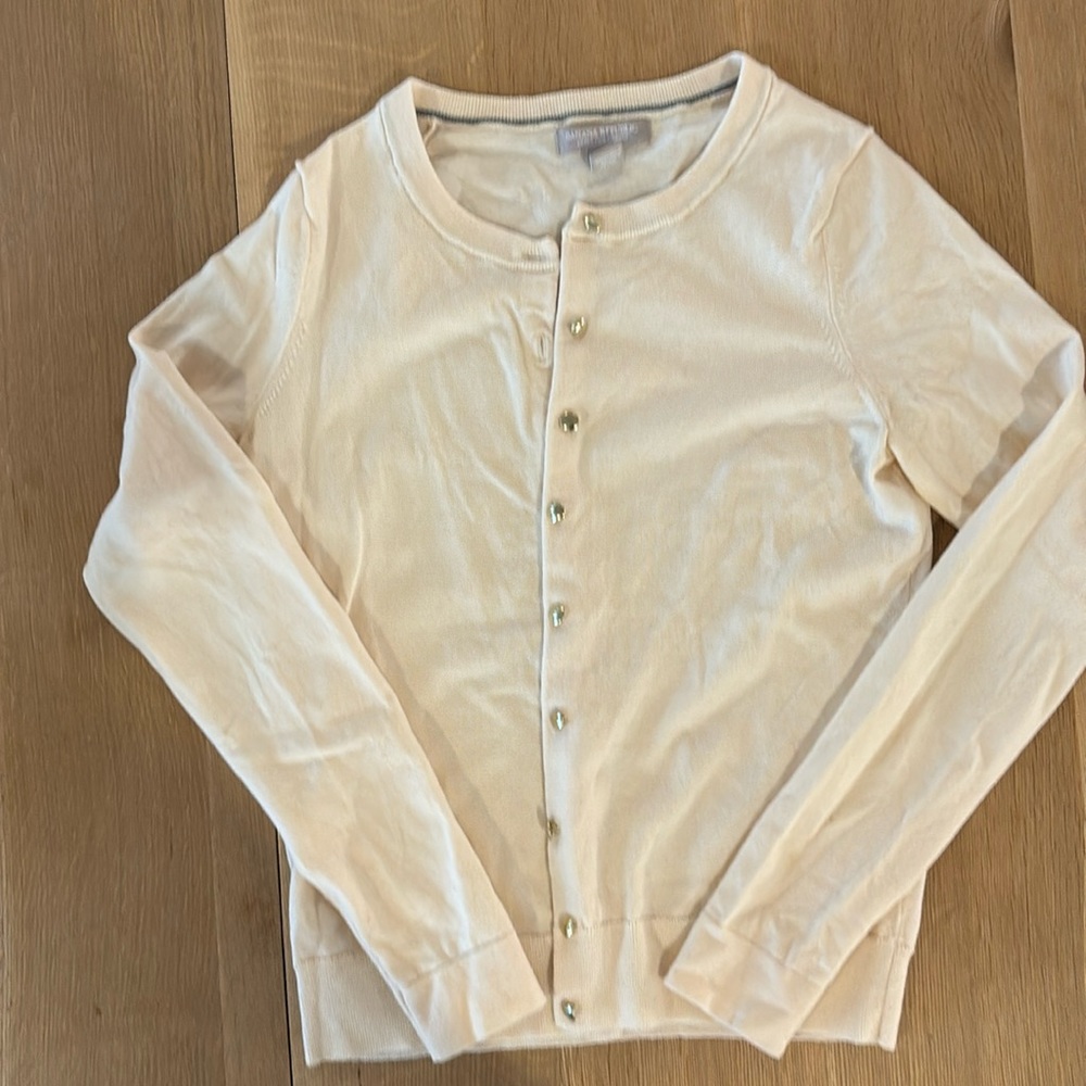 Banana Republic cardigan in extra fine merino wool. Size small. Cream color